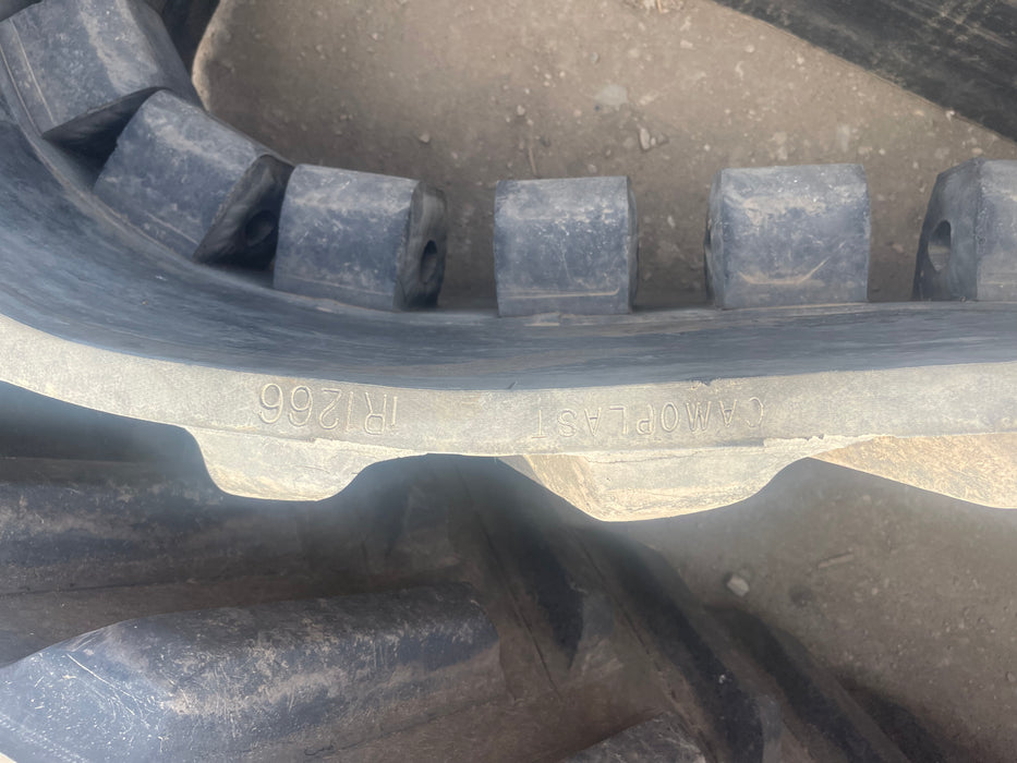 30" Cat Challenger MT800 used track. Camoplast 1R1266