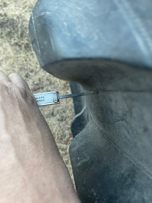 30" Cat Challenger MT800 used track. Camoplast 1R1266