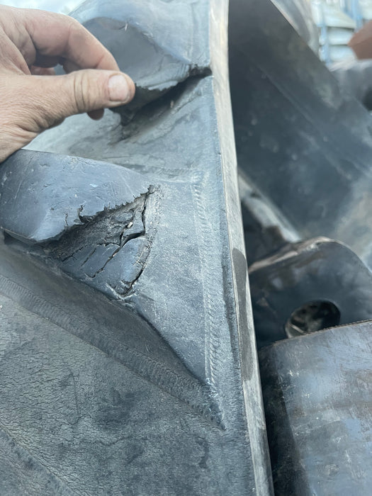 30" Cat Challenger MT800 used track. Camoplast 1R1266