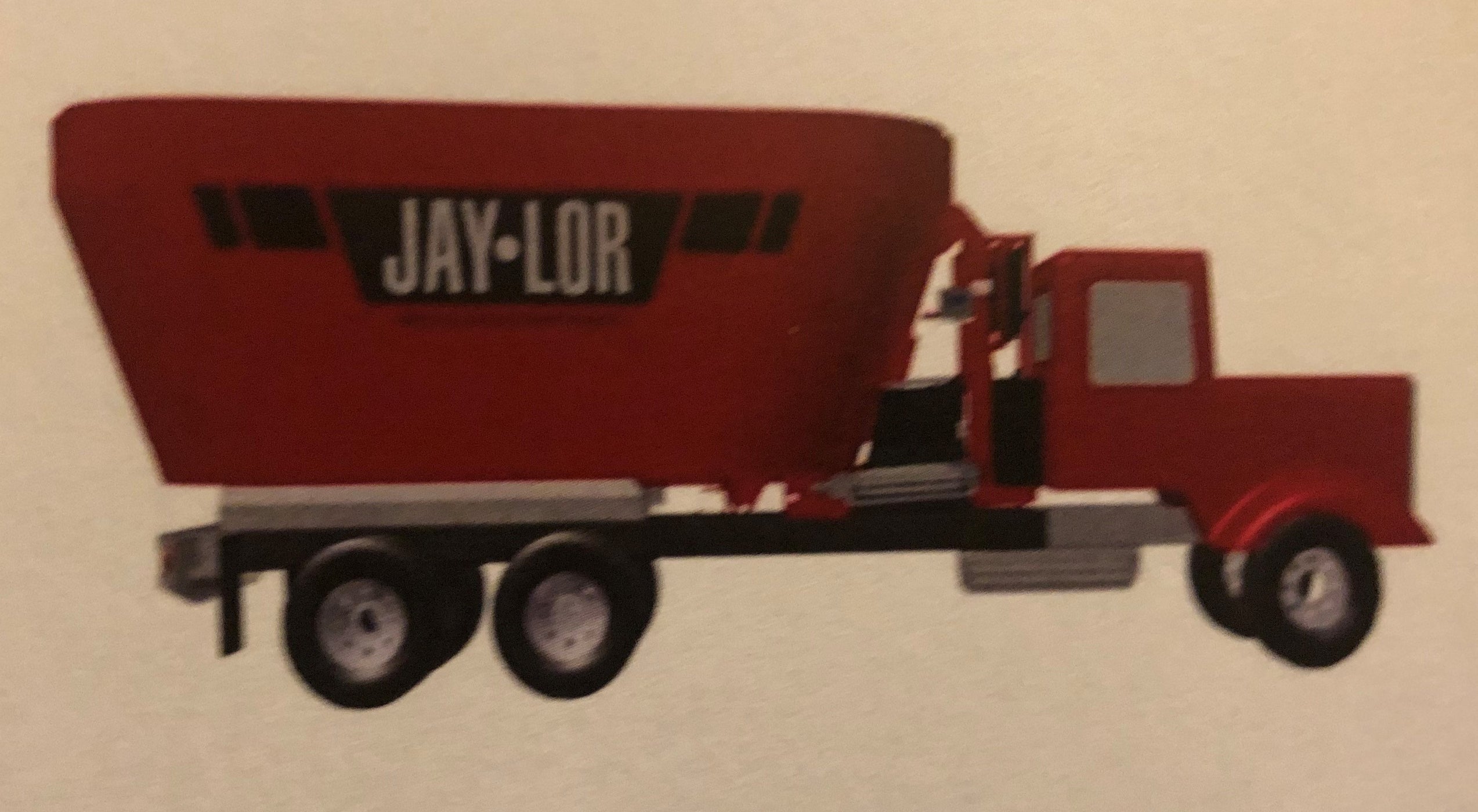 Jaylor Vertical TMR Mixer 5000 Series — Huber Ag Equipment LTD