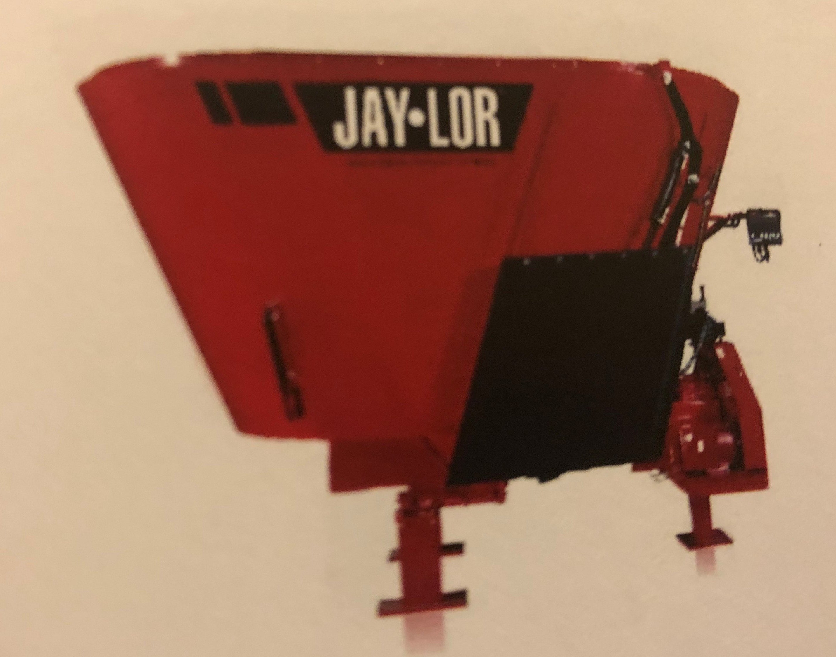 Jaylor Vertical TMR Mixer 5000 Series — Huber Ag Equipment LTD