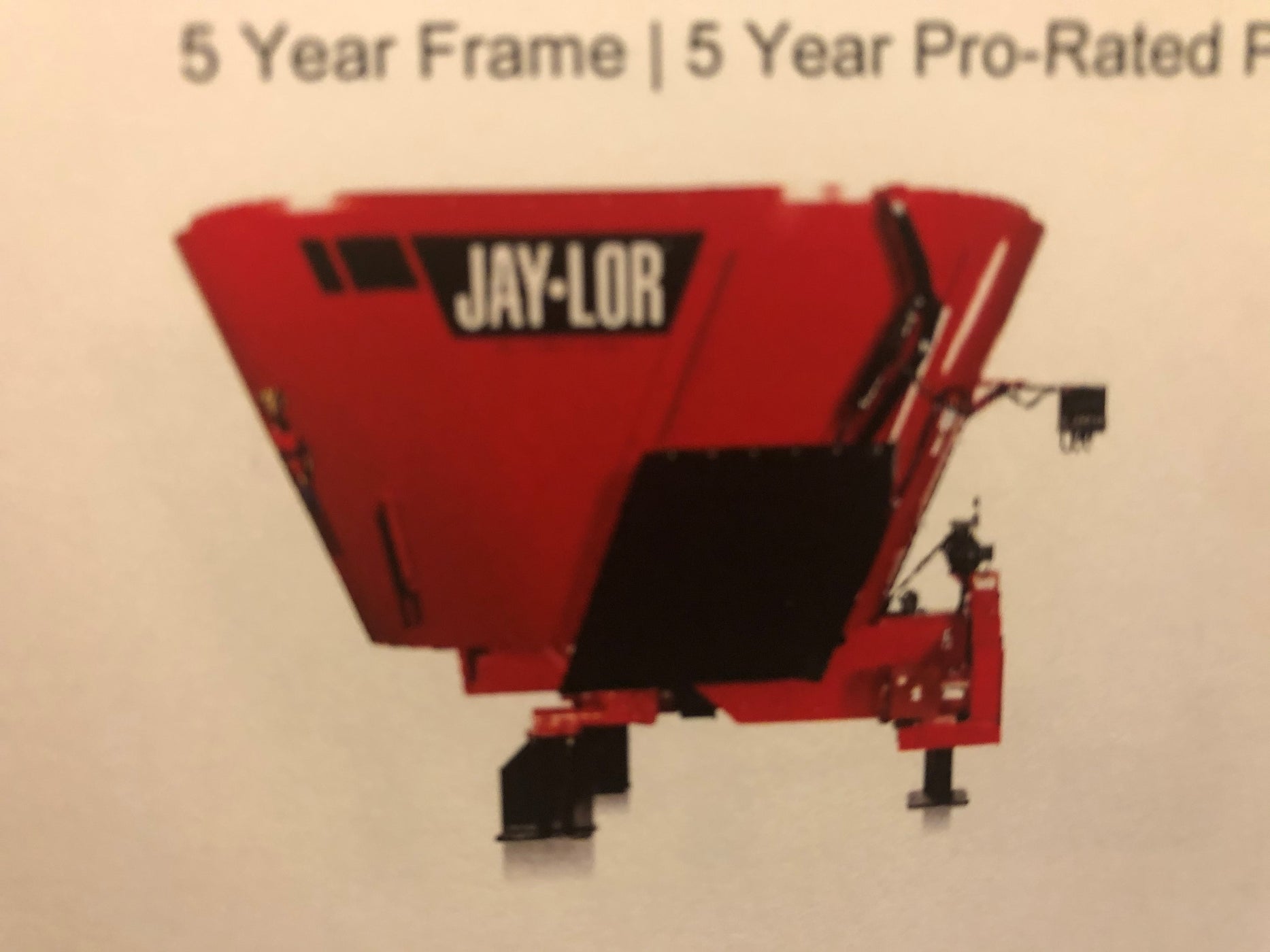 Jaylor Vertical TMR Mixer 5000 Series — Huber Ag Equipment LTD