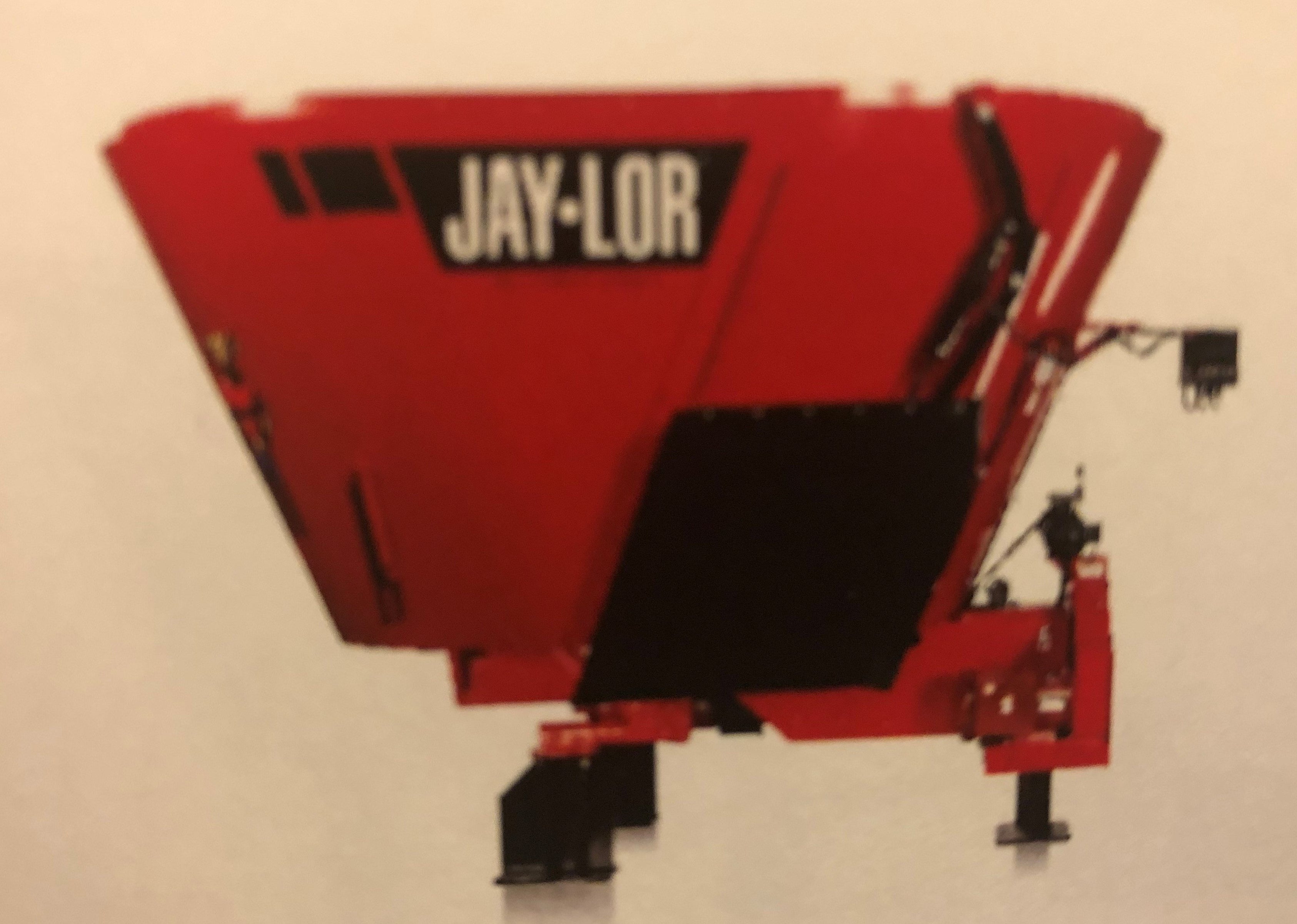 Jaylor Vertical TMR Mixer 5000 Series — Huber Ag Equipment LTD